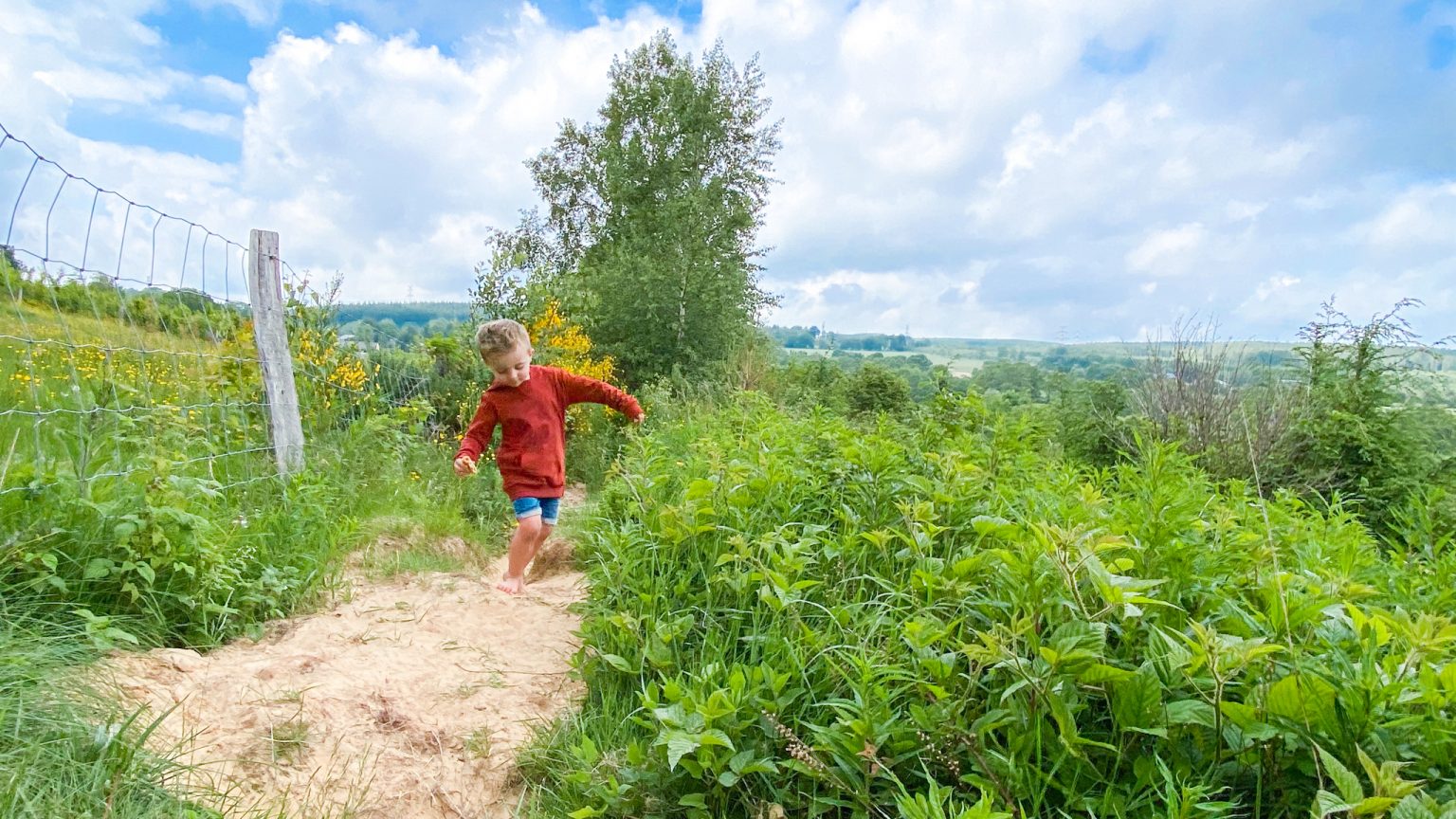 Le Sentier Pieds-nus Du Vallon Montgaillard Photos